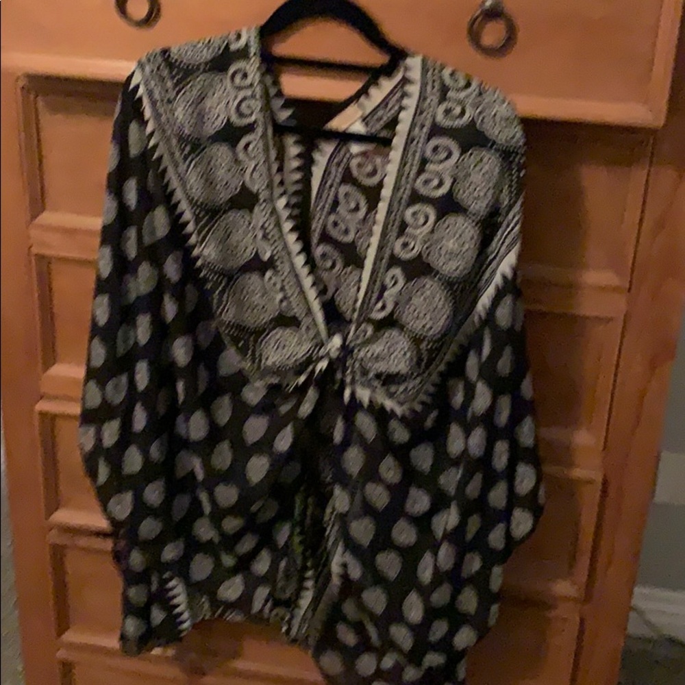 Shrug black and cream